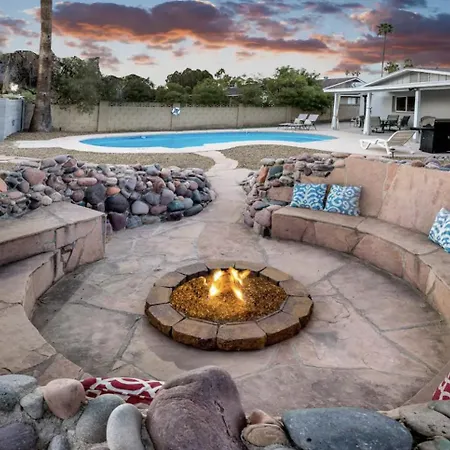 Loma Vista - Amazing Backyard Pool & Fire Pit Villa