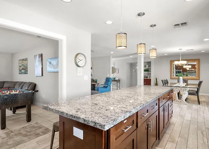 Loma Vista - Amazing Backyard Pool & Fire Pit *